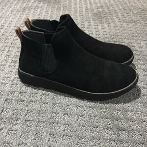 These Dr. Scholls shoes are great for going out and having a fun time.